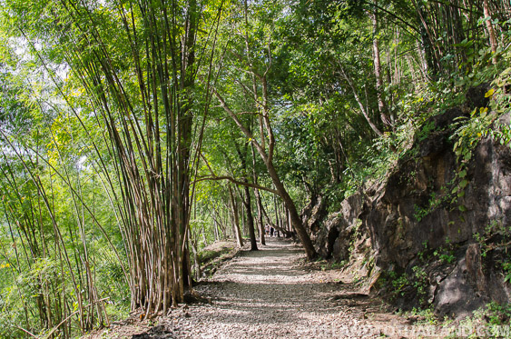 Walking path leading up to Hellfire Pass