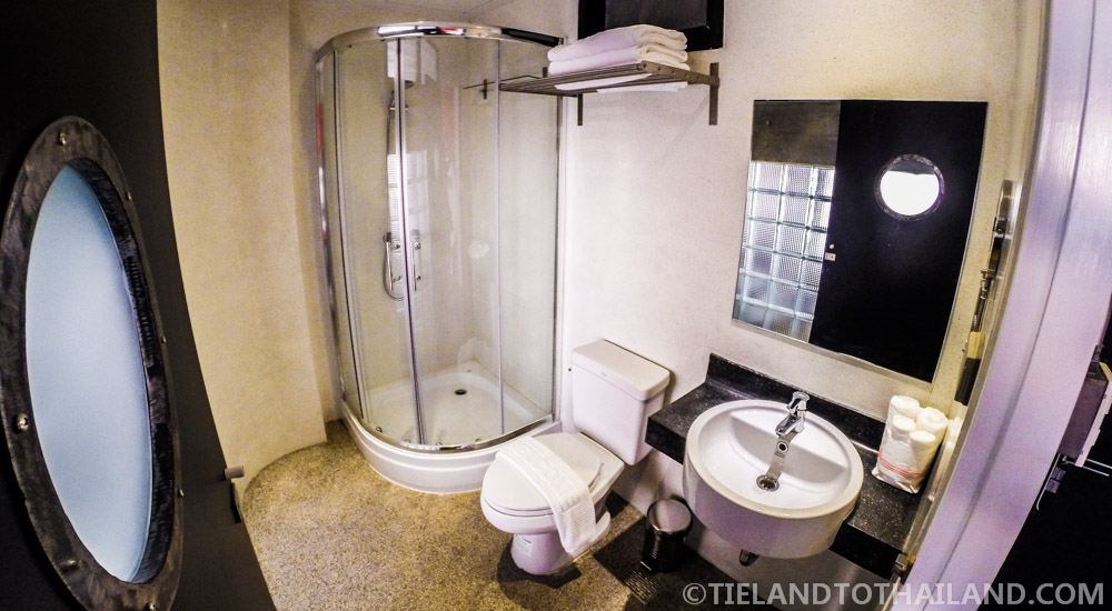 The House of Phraya Jasaen | Circle Room Bathroom