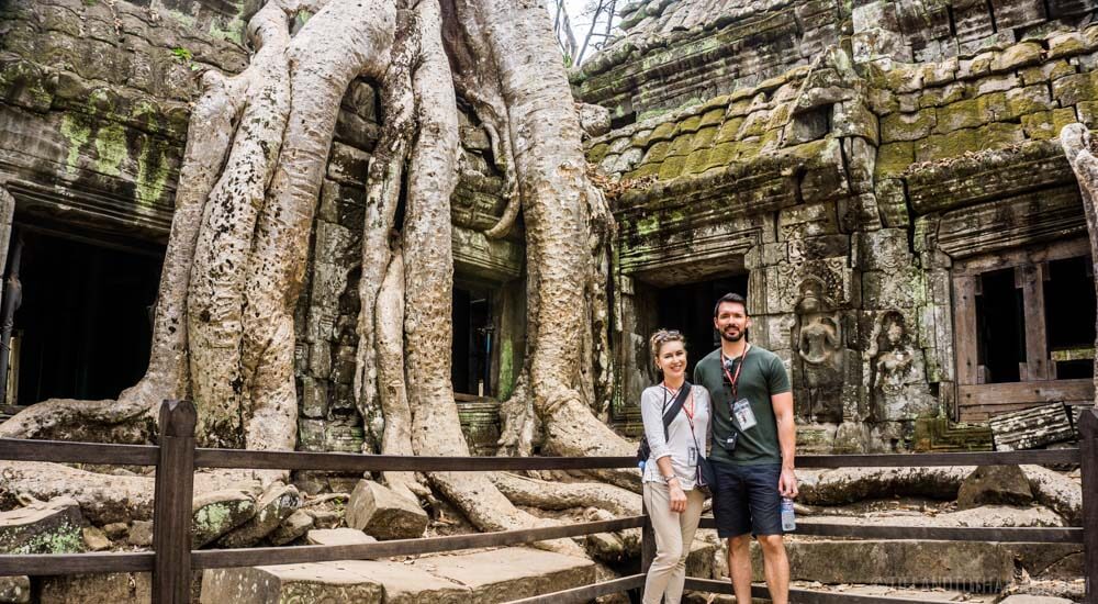 What to wear to Angkor Wat: clothing that covers your shoulders, long shorts or pants.