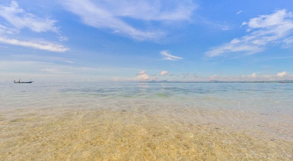Crystal clear waters of Koh Khai, off the coast of Chumphon, Thailand
